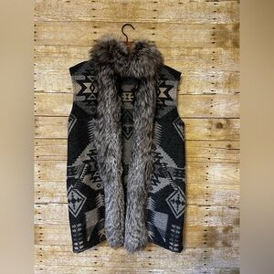 Double D Ranch tapestry and faux fur vest size M